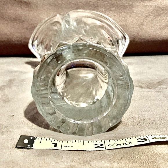 🎉HP🎉Heavy Swirled Clear Glass Tulip Rim Vase - Picture 4 of 8